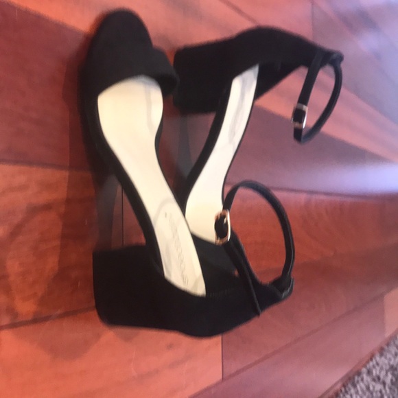 Heels - Picture 2 of 2